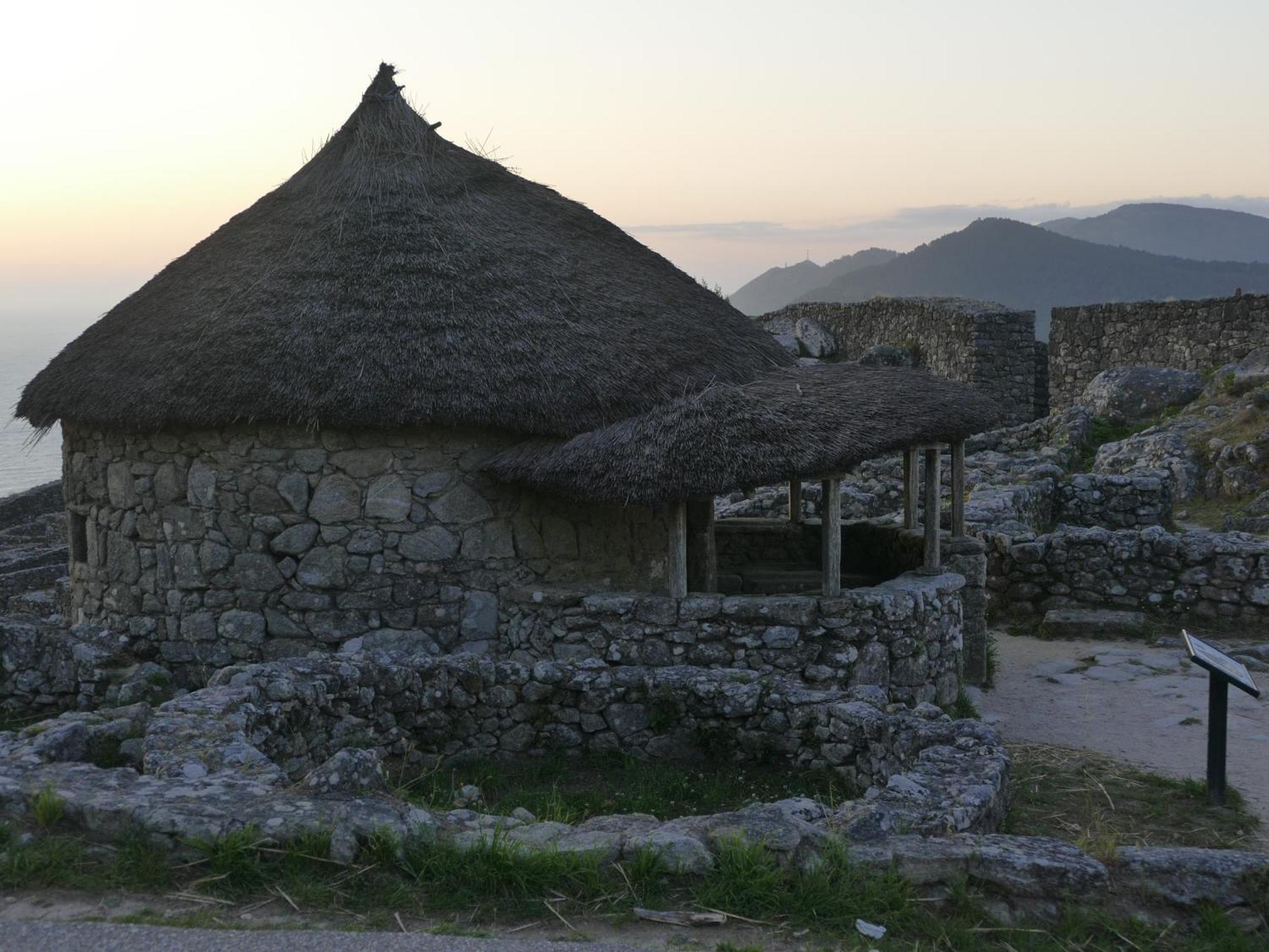 Casa Rústica Monte Aloia: Rehabilitated Rural Retreat with Natural Stream Apartment Tui Exterior photo